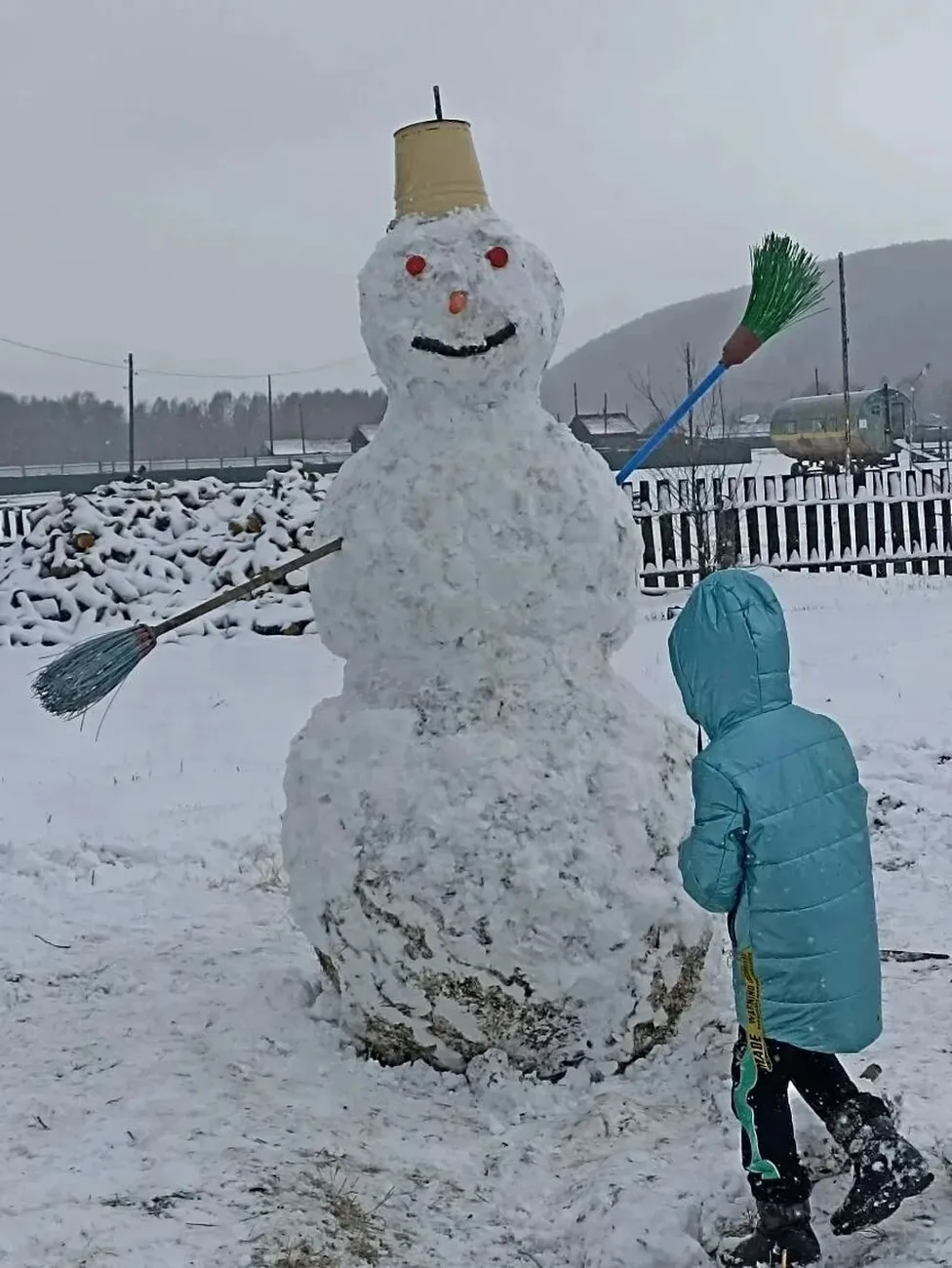 Снеговик семьи Оли Эповой, Игоря Эпова и Гоши Мальцева